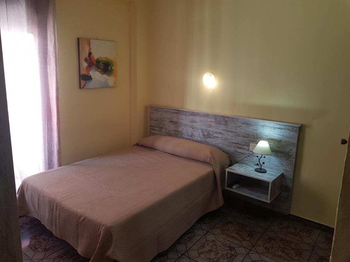 Hostal Virgen Del Rocio Ronda Dış mekan fotoğraf